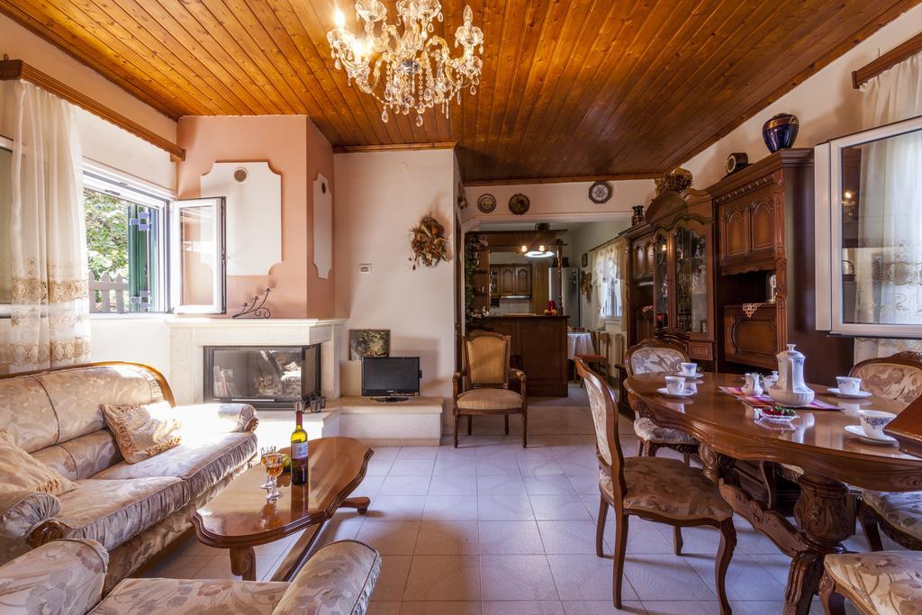 Garitsa De Lux Villa *